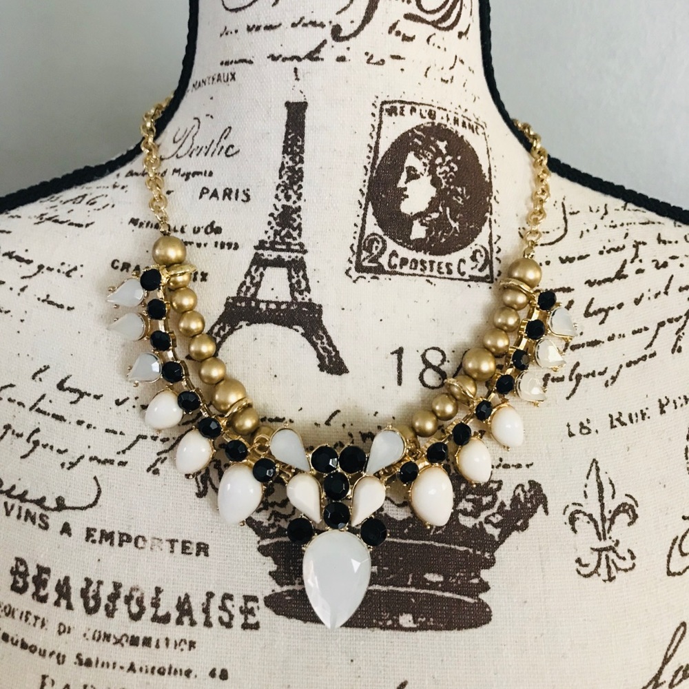 Stunning Statement Necklace - Picture 2 of 4